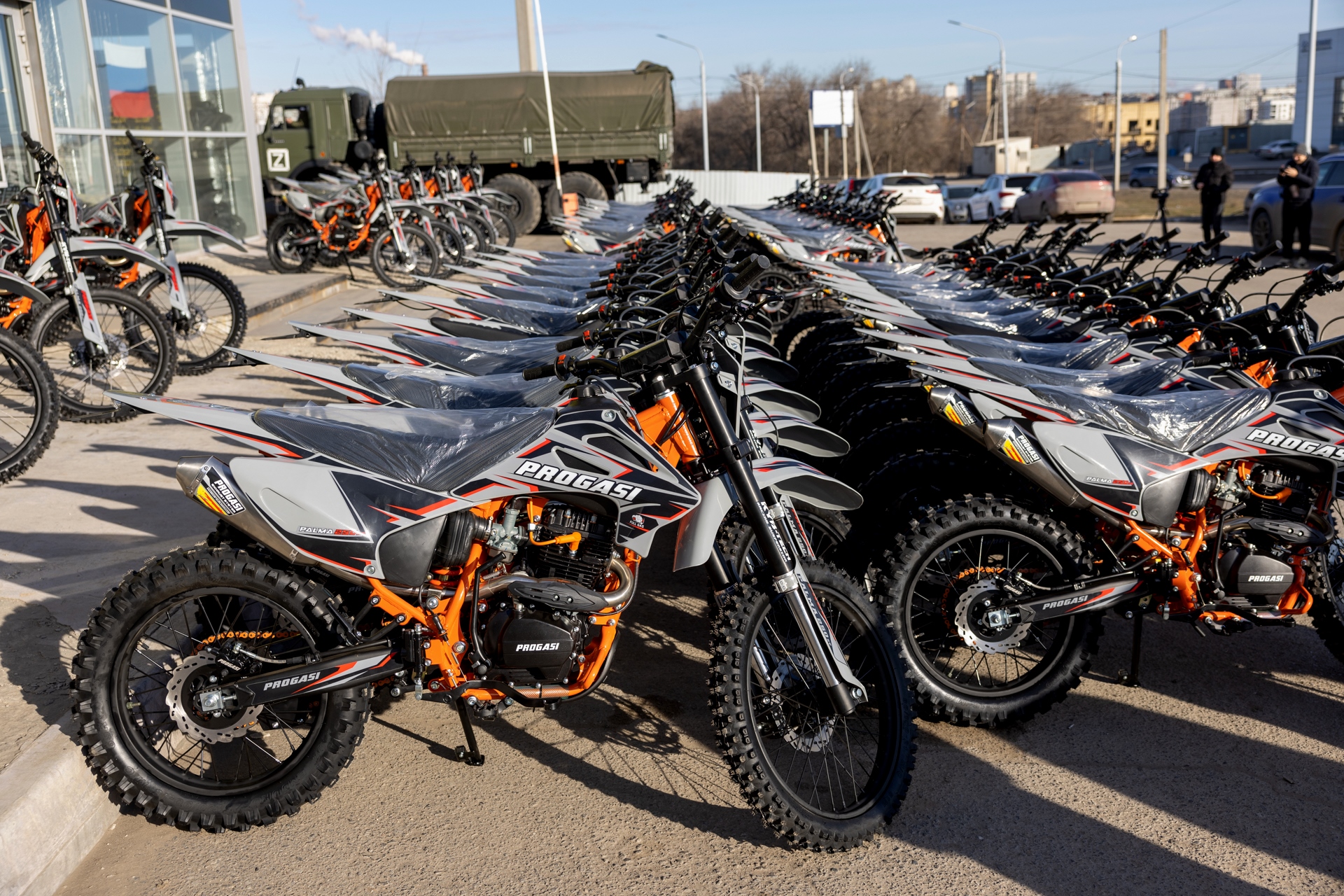 Волгоградский регион передал землякам-участникам СВО партию мототехники