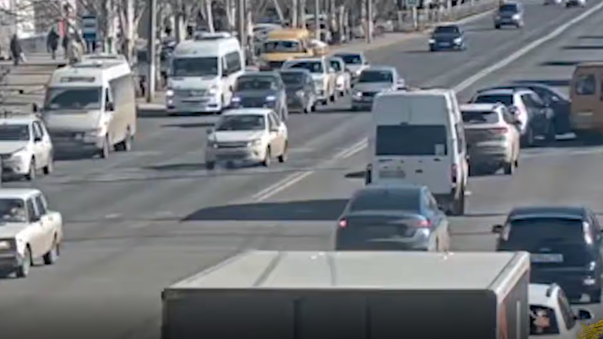 Четыре автомобиля столкнулись на перекрестке в Волжском