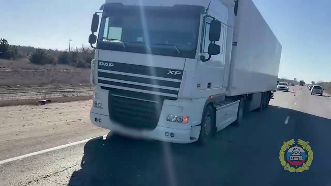 Два человека погибли в ДТП с фурой на трассе под Волгоградом