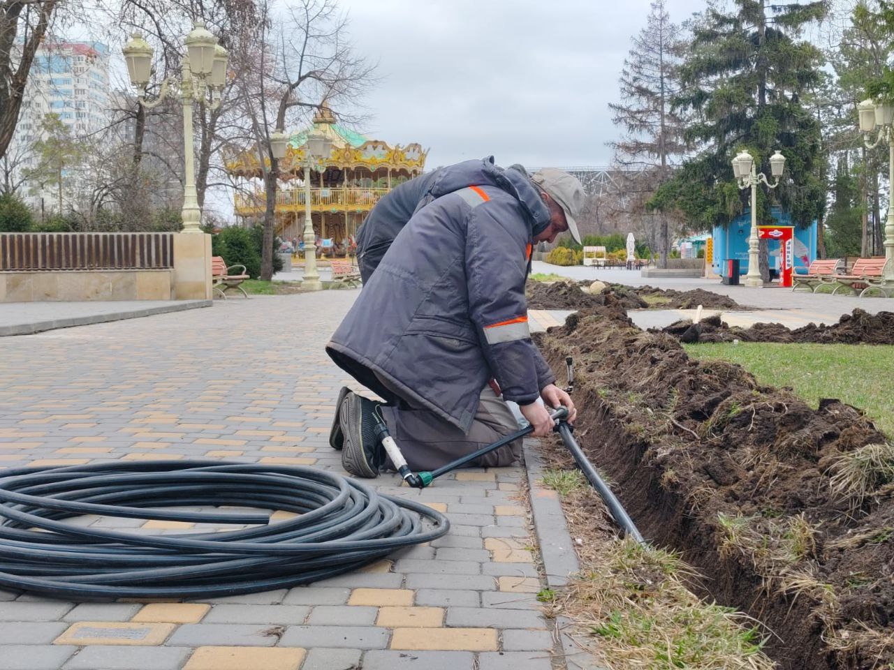 В волгоградском парке Баку стартовал монтаж новой системы полива