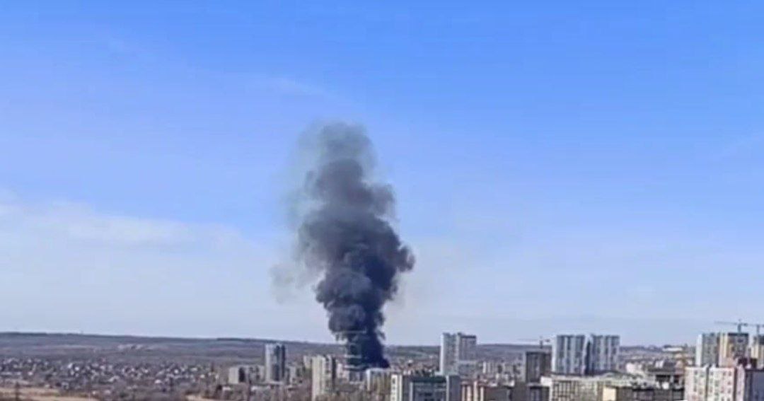 Пожар с густым столбом дыма потушили на западе Волгограда