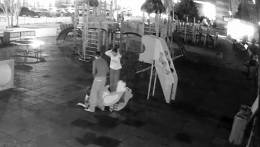 Действия подростков-вандалов в Волжском зафиксировали камеры