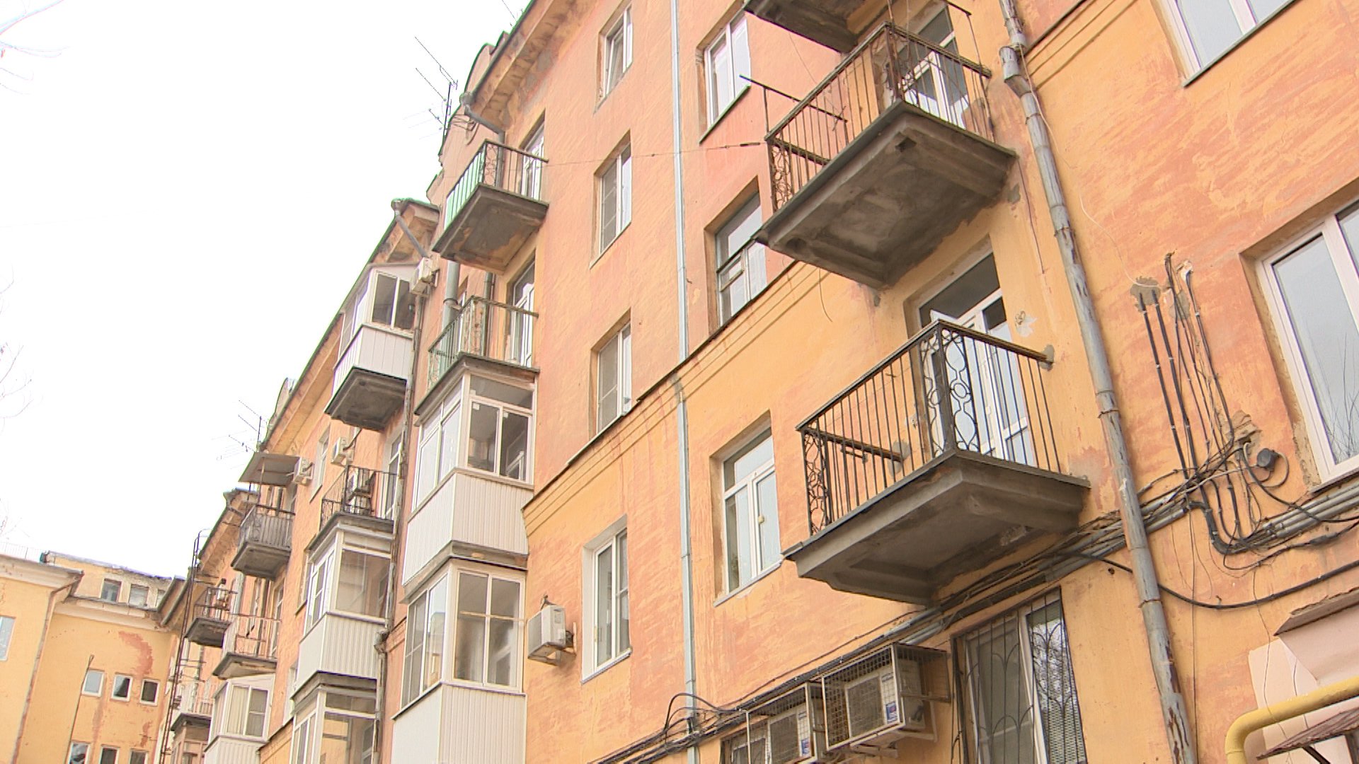 В Волгограде пенсионерку обманом заставили переписать квартиру