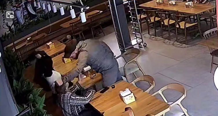 В Волгограде полицейские выясняют обстоятельства конфликта в кафе на улице Рокоссовского