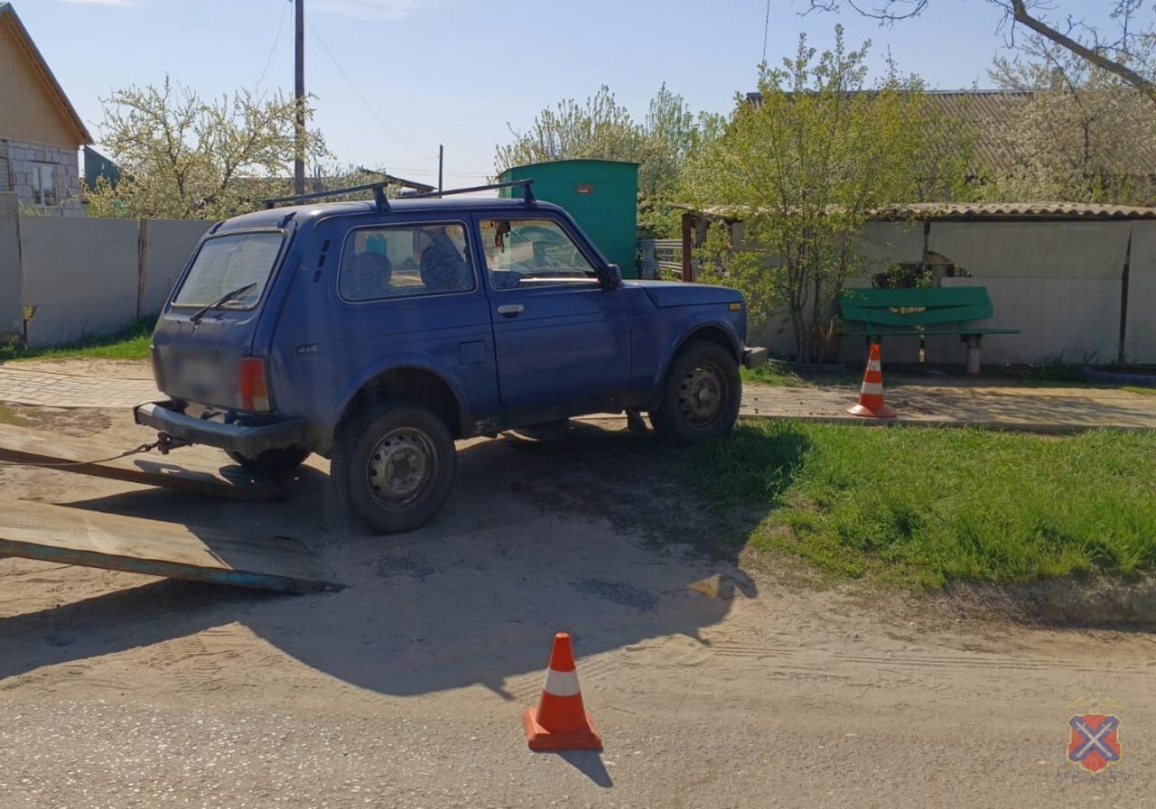 Водитель сбил пешехода на обочине в Волгоградской области