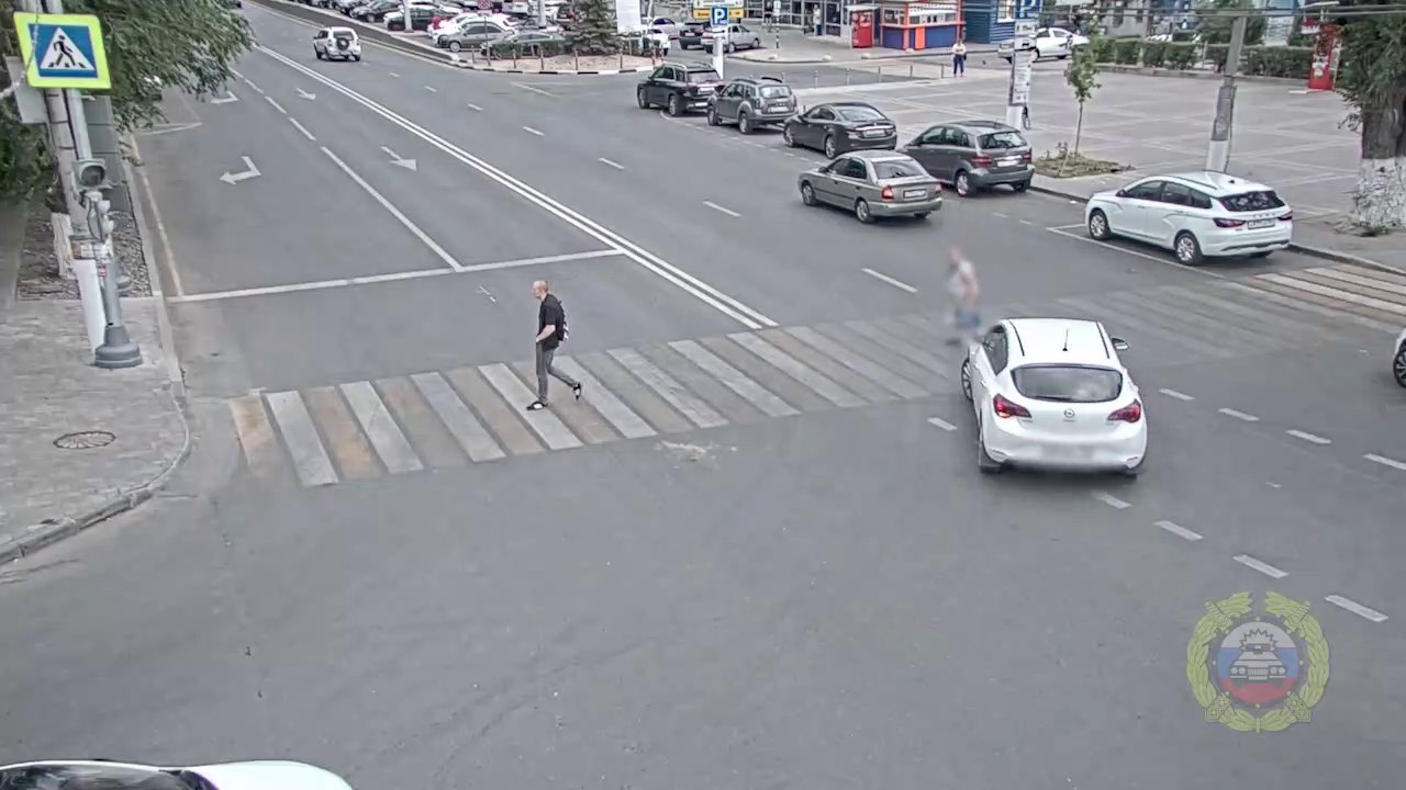В Волгограде водитель иномарки сбила пожилую женщину на пешеходном переходе