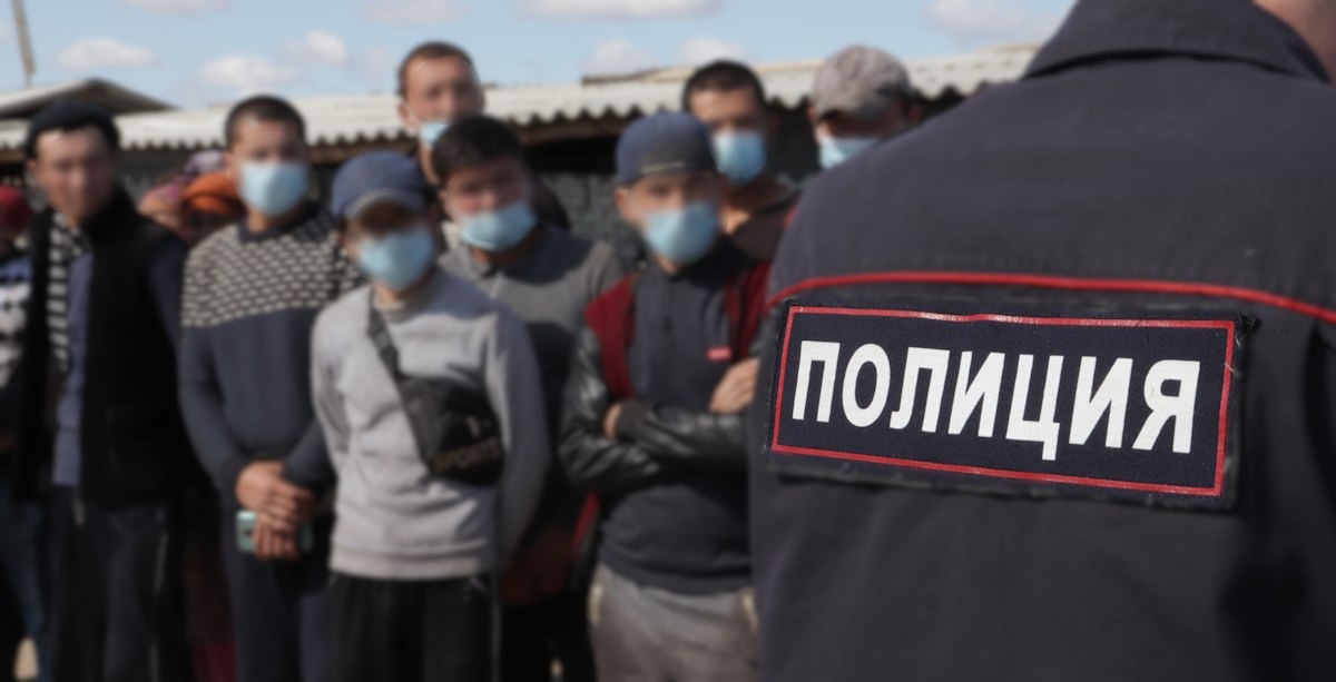 До 5 лет колонии грозит волгоградцу за фиктивную прописку 10 узбекистанцев