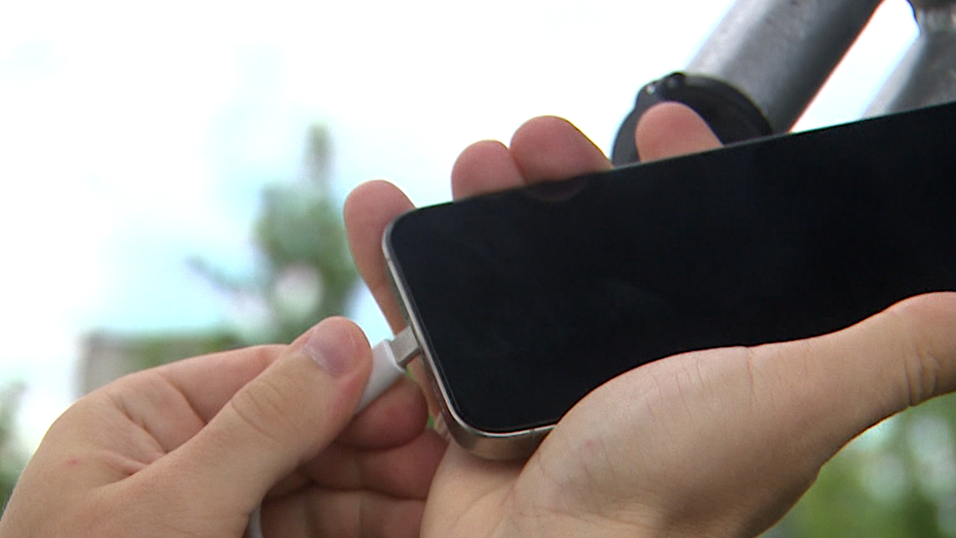 В Волгограде жители жалуются на проблемы с мобильным интернетом