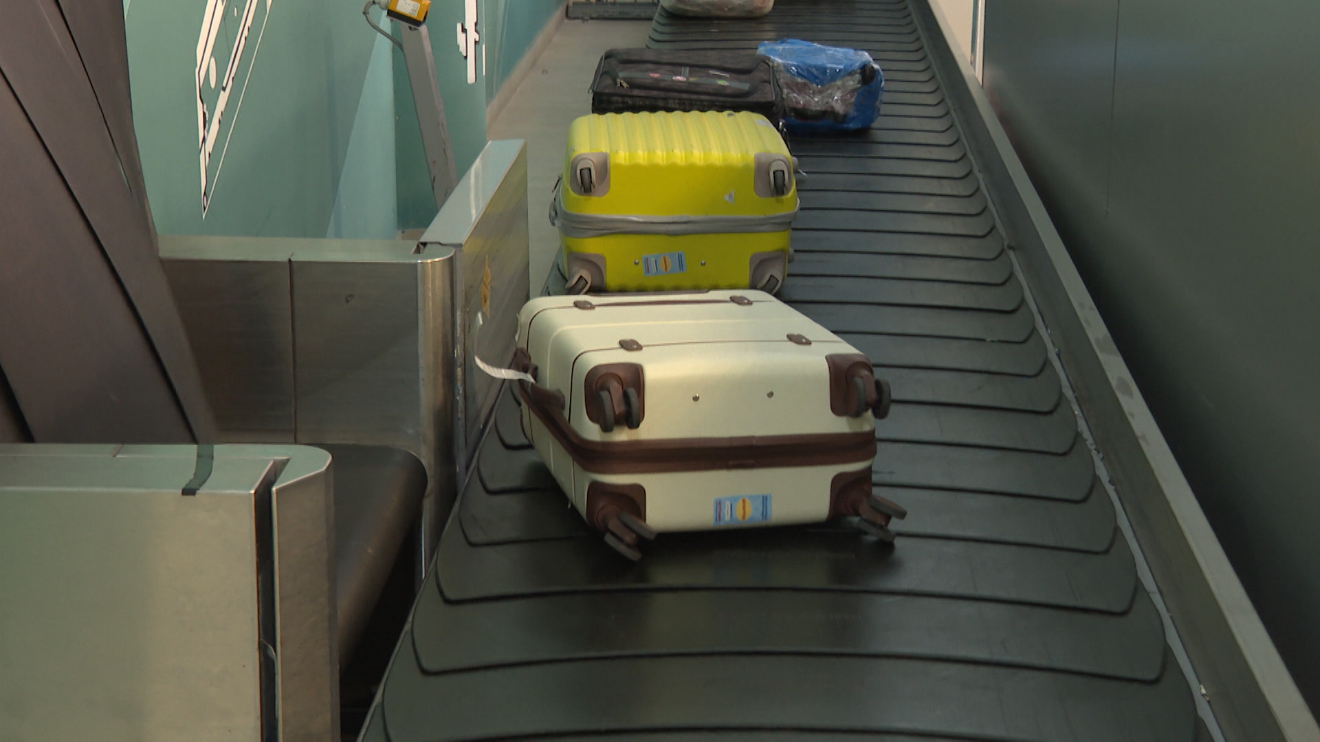 Волгоградцам объяснили, какие лекарства разрешены на борту самолета