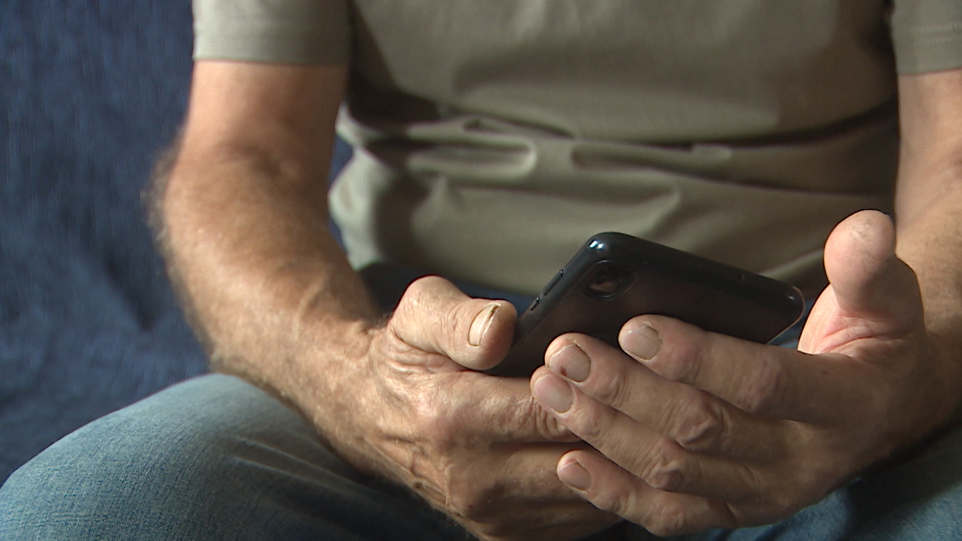 Волгоградцу грозит до 6 лет тюрьмы за кражу телефона и 140 тысяч рублей с чужого счета