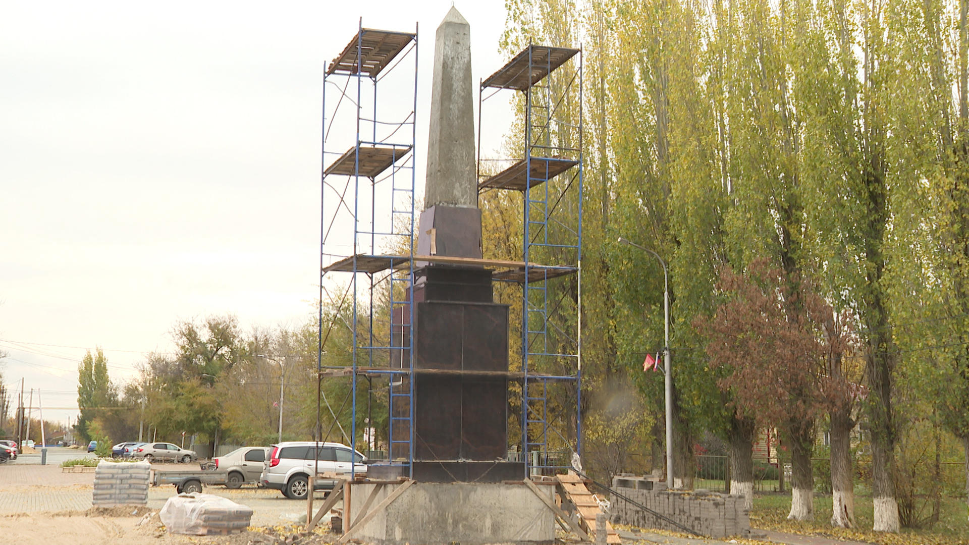Гранитную стелу «Рубеж Сталинградской доблести» возводят в Октябрьском районе Волгоградской области