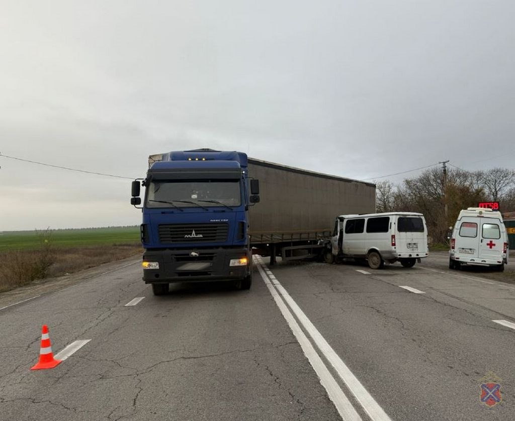 Водитель погиб в ДТП с фурой на трассе под Волгоградом