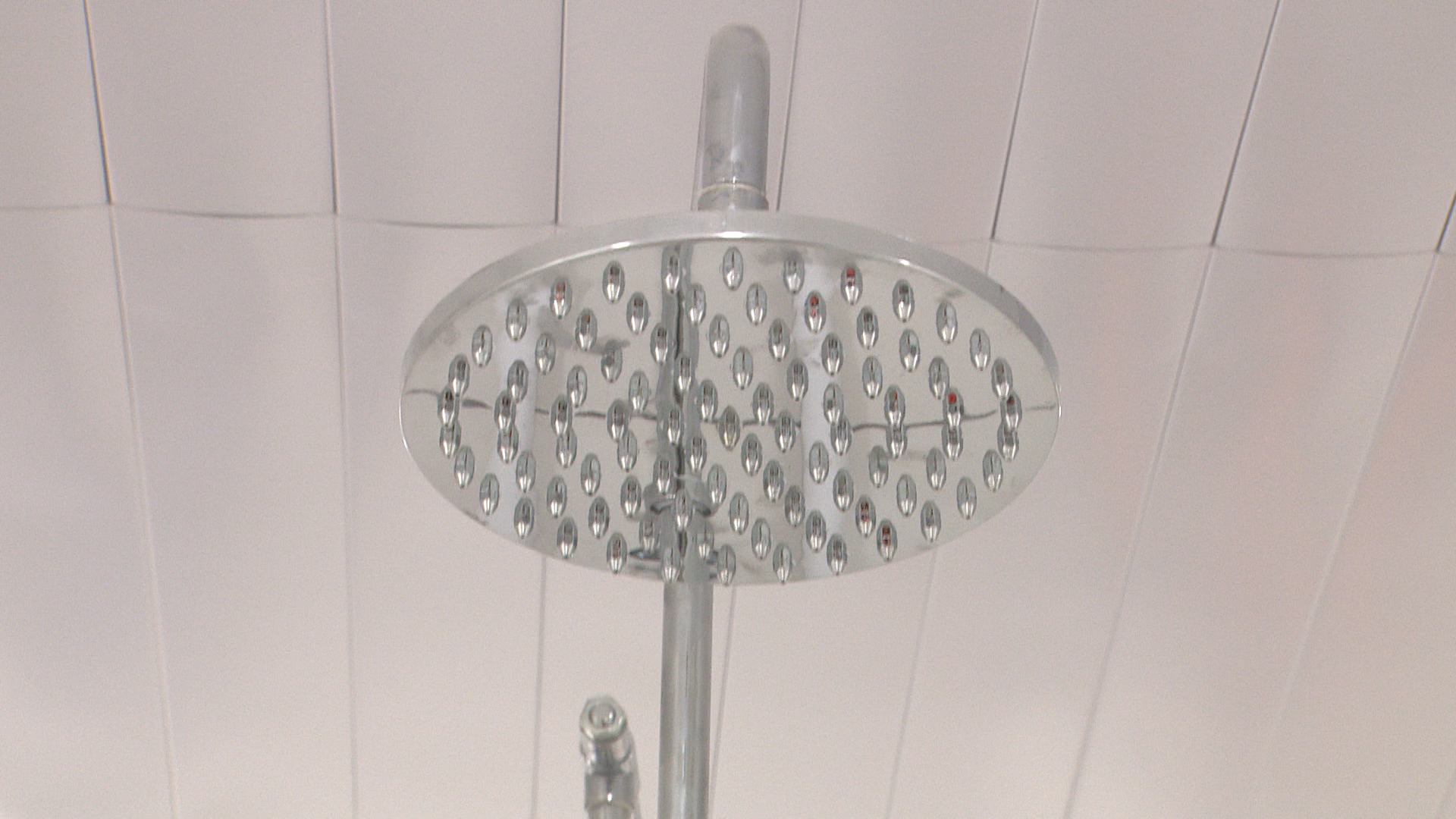 Волгоградцам вернули горячую воду после ремонта на Ткачева