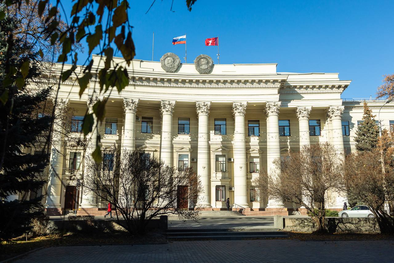 Губернатор Андрей Бочаров поздравил с днем рождения владыку Германа