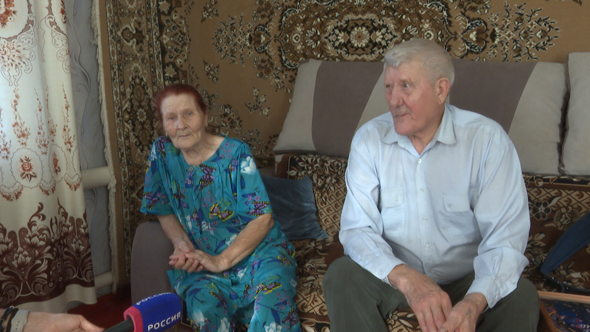 Гармонист и песенница из Волгоградской области побывали на программе Андрея Малахова