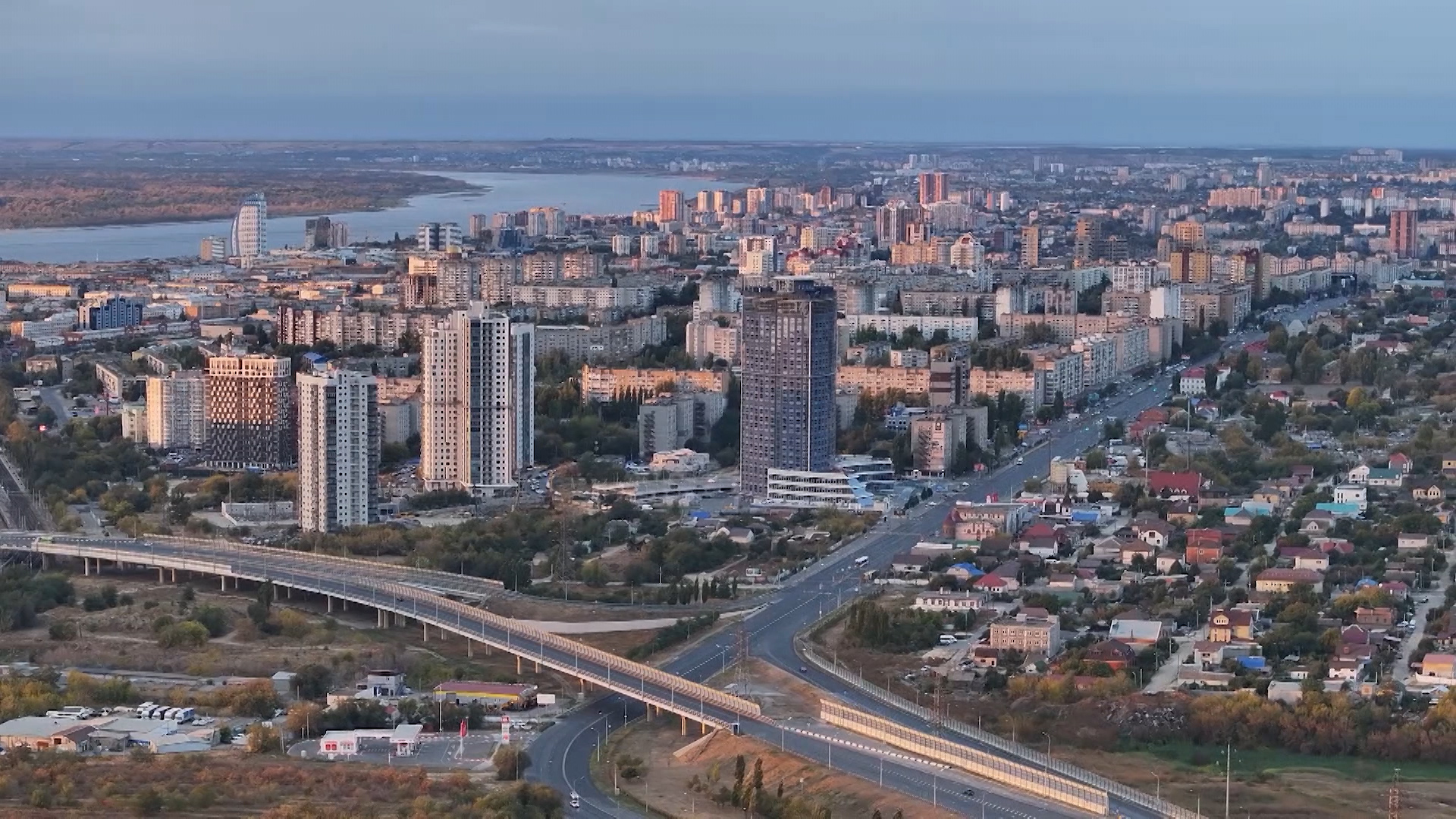 Губернатор поручил подготовить ПВР после атаки БПЛА на дома в Волгограде