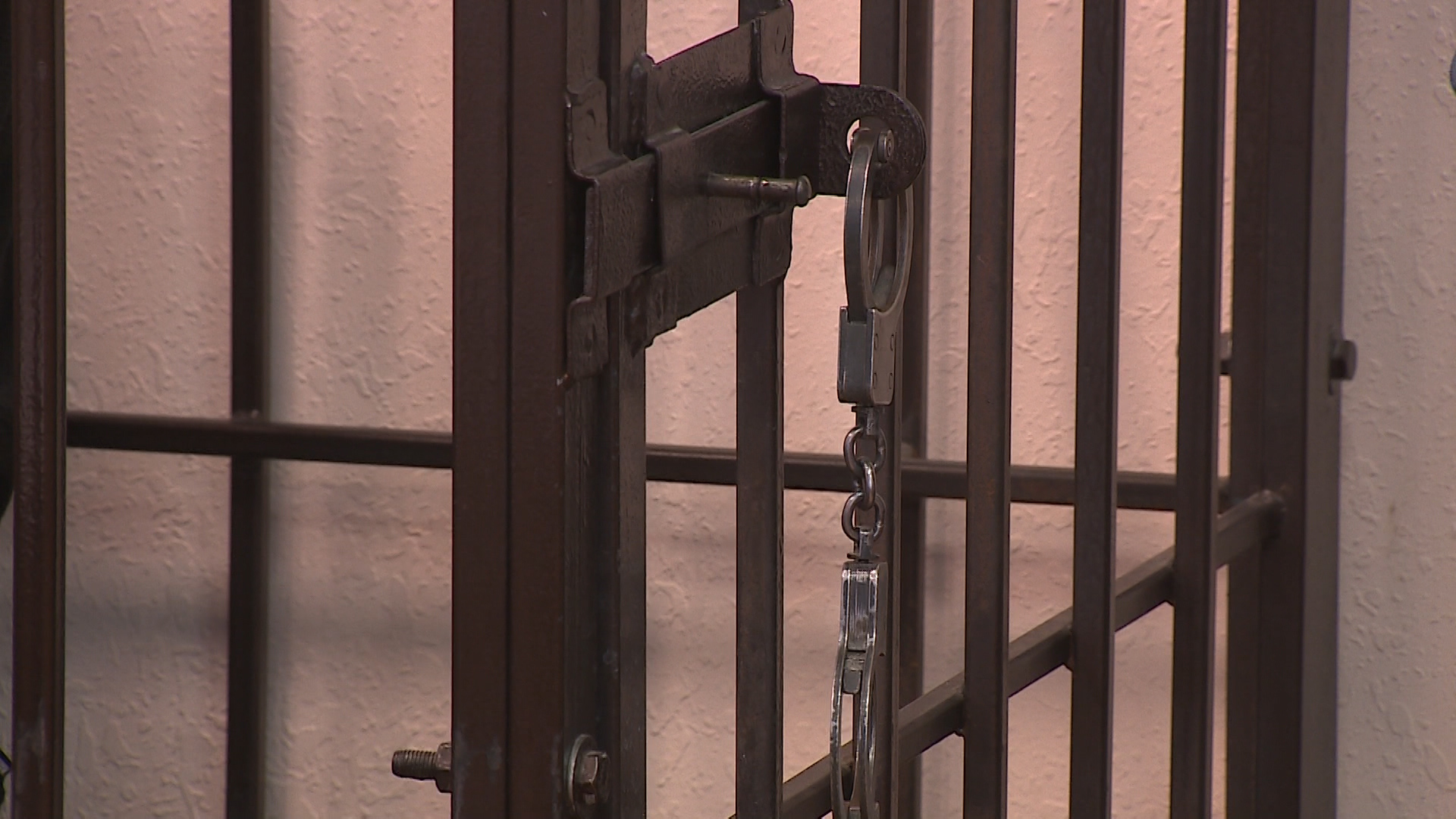 Волгоградке грозит до 10 лет тюрьмы за 2 грамма наркотиков в тайнике