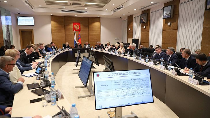 Волгоградская облдума приняла проект бюджета на 2026-2028 годы в первом чтении