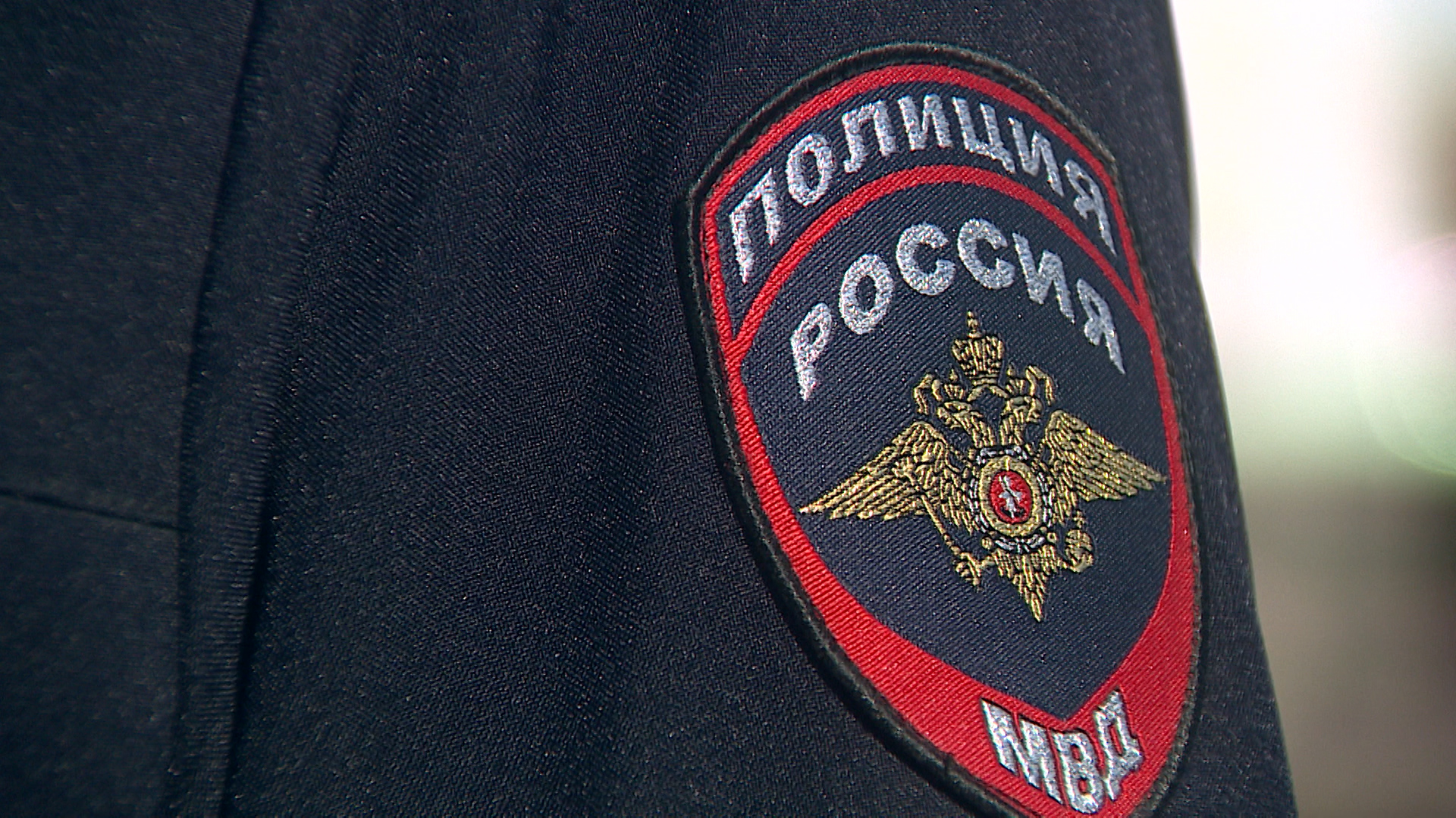 Под Волгоградом 15-летняя девочка украла телефон и деньги со счета молодого человека