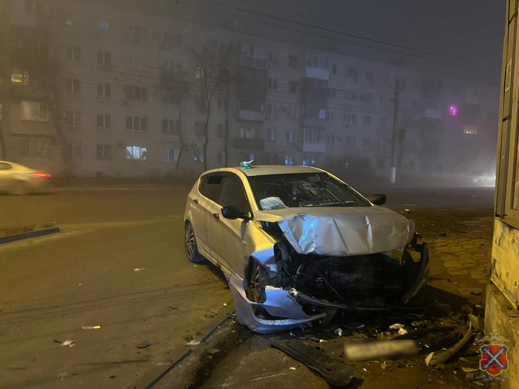 Четверо человек оказались в больнице после ДТП в Волгограде