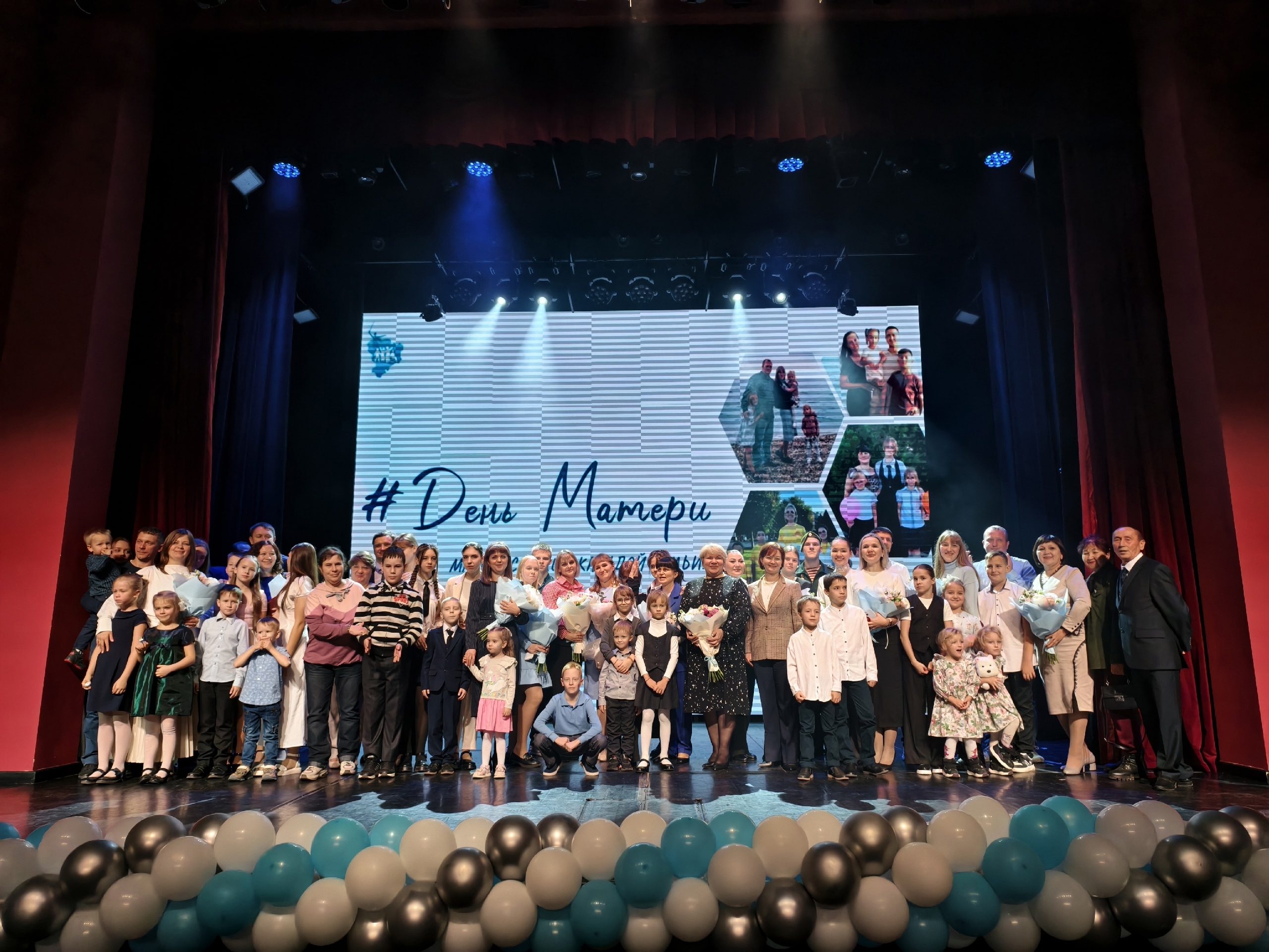 Десять жительниц Волгоградской области наградили почетным знаком «Материнская слава»