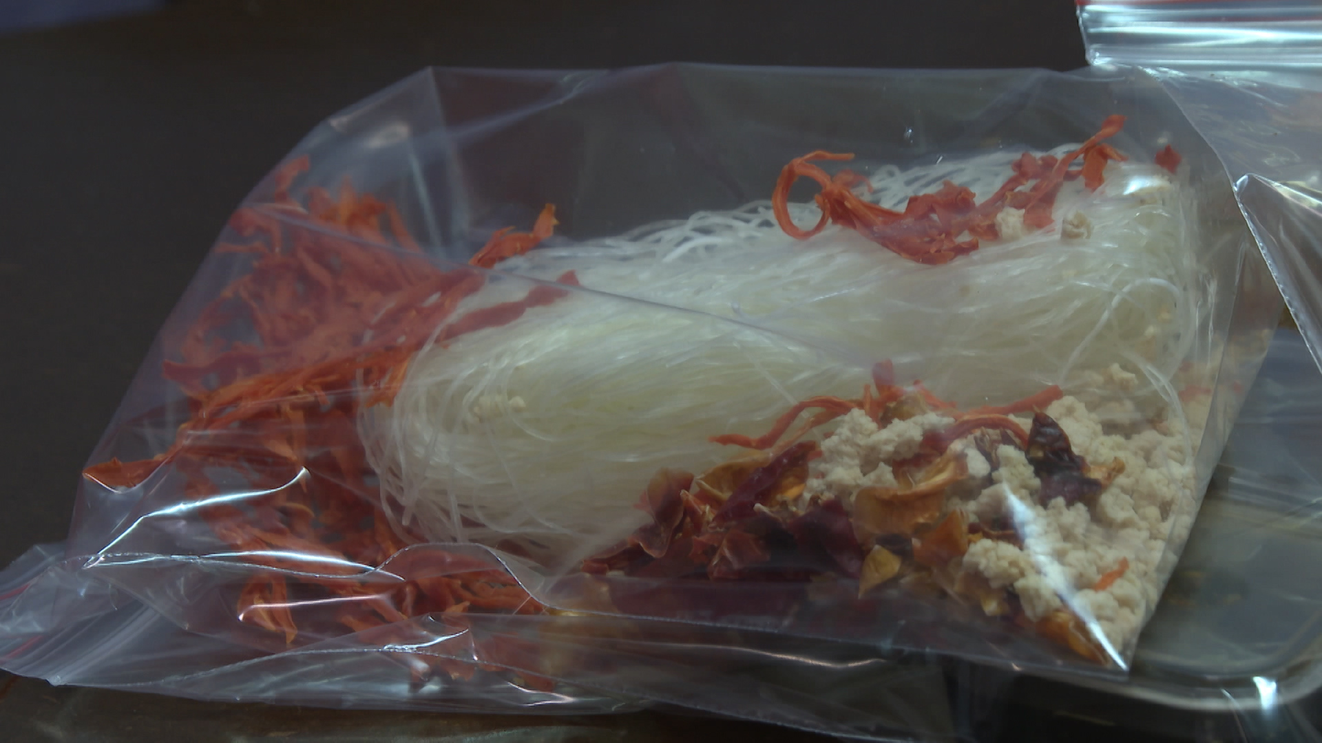 Тепло домашнего очага: волгоградские волонтеры отправляют бойцам СВО сухие блюда