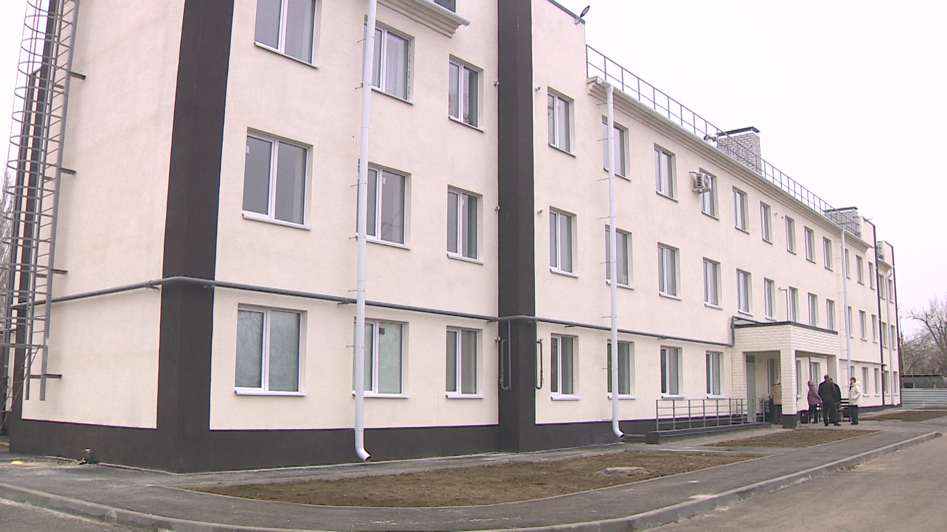 В новые квартиры переехали 77 жителей аварийных домов под Волгоградом