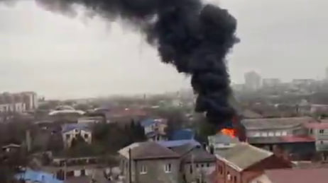 Крупный пожар тушат в Ворошиловском районе Волгограда