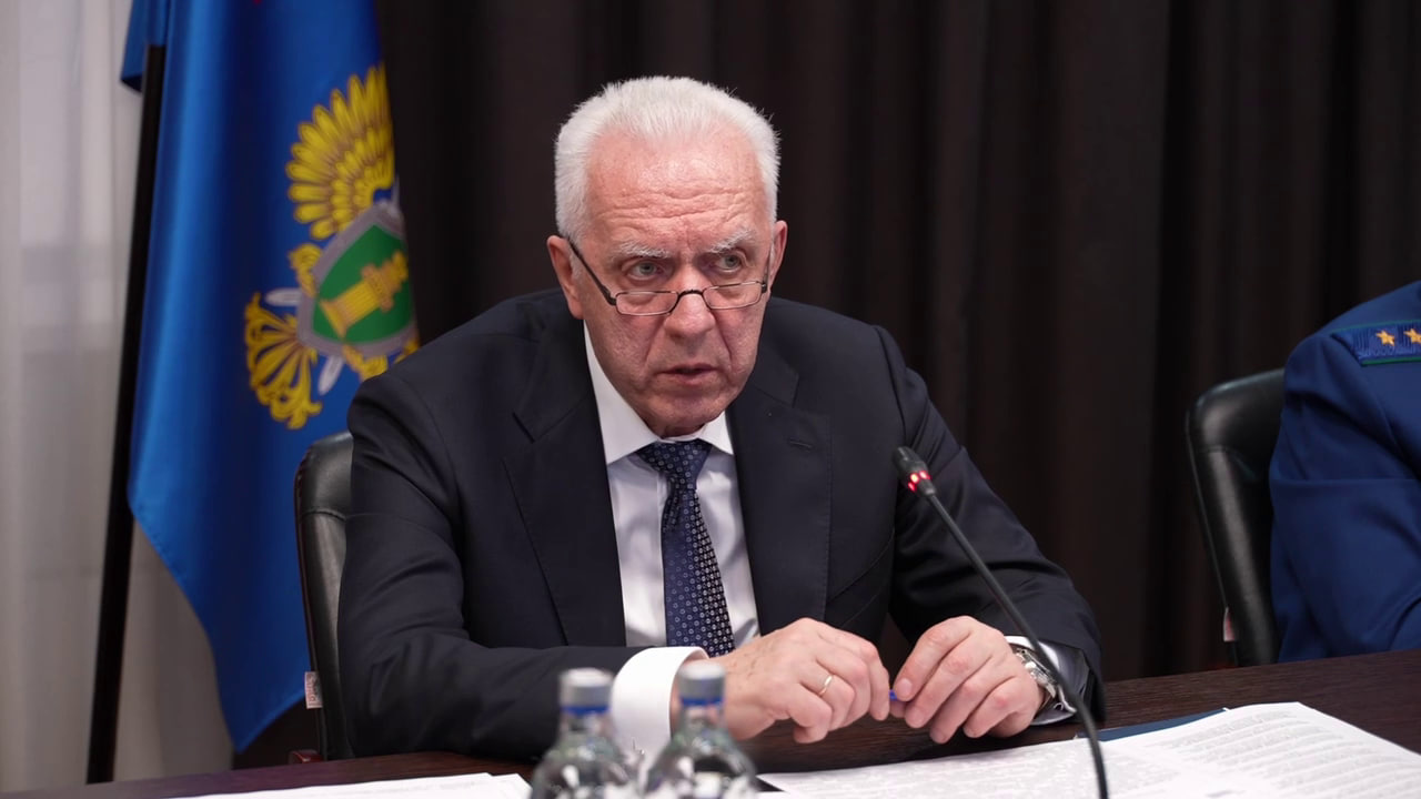 Александр Гуцан поручил решить вопрос с нарушениями в военных городках