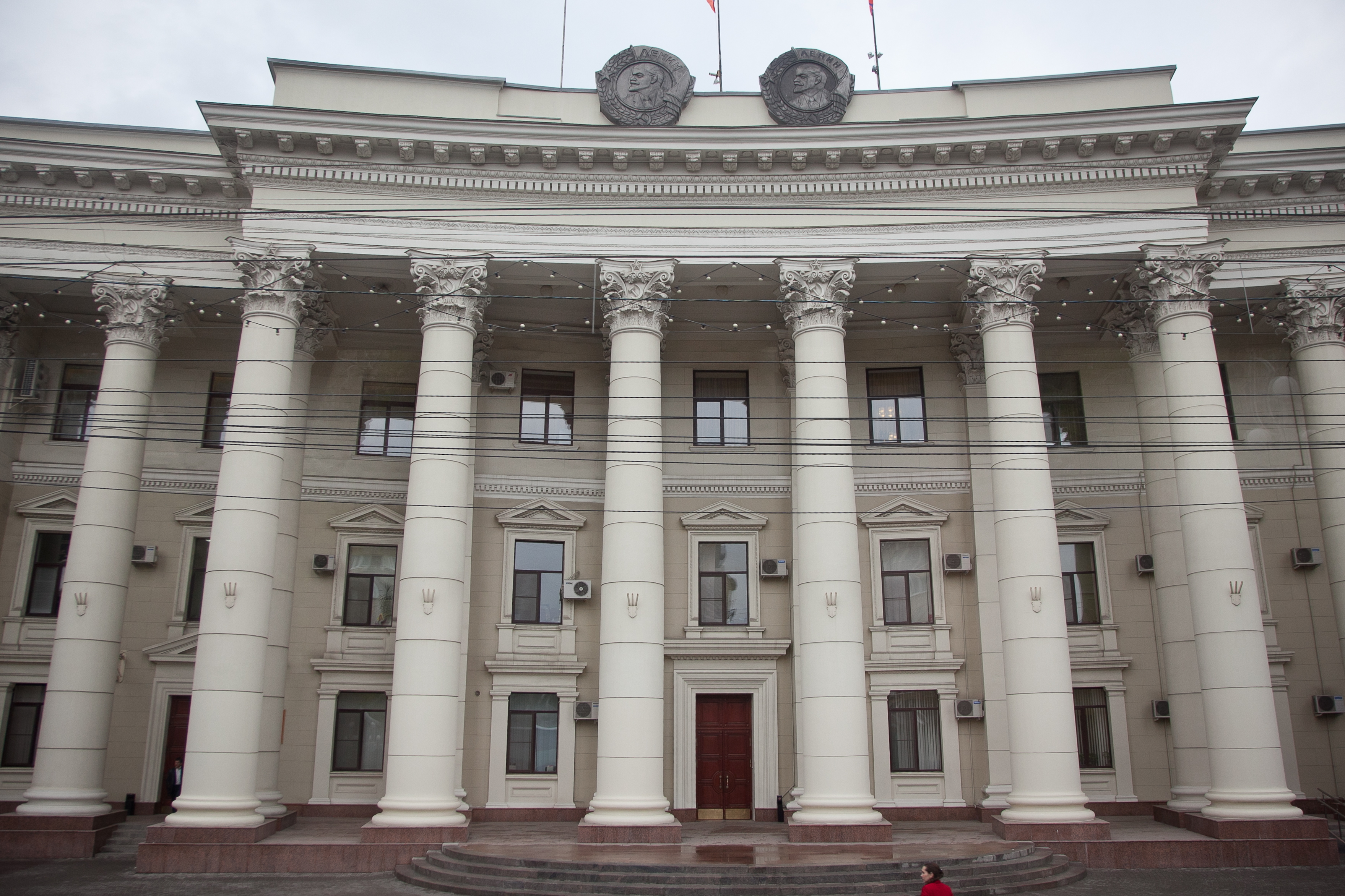 Губернатор поставил задачи по восстановлению электроснабжения в 15 районах Волгоградской области