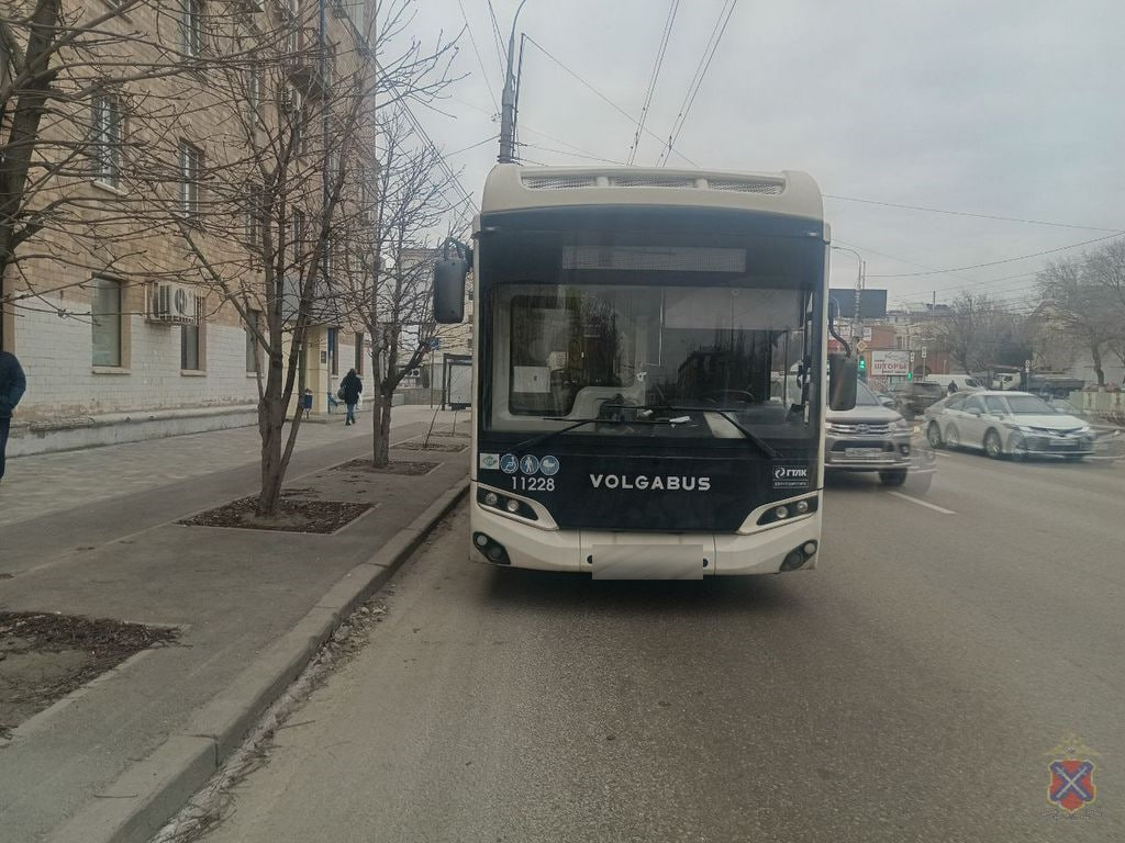 В Волгограде пассажирке автобуса пришлось пересесть в карту скорой помощи