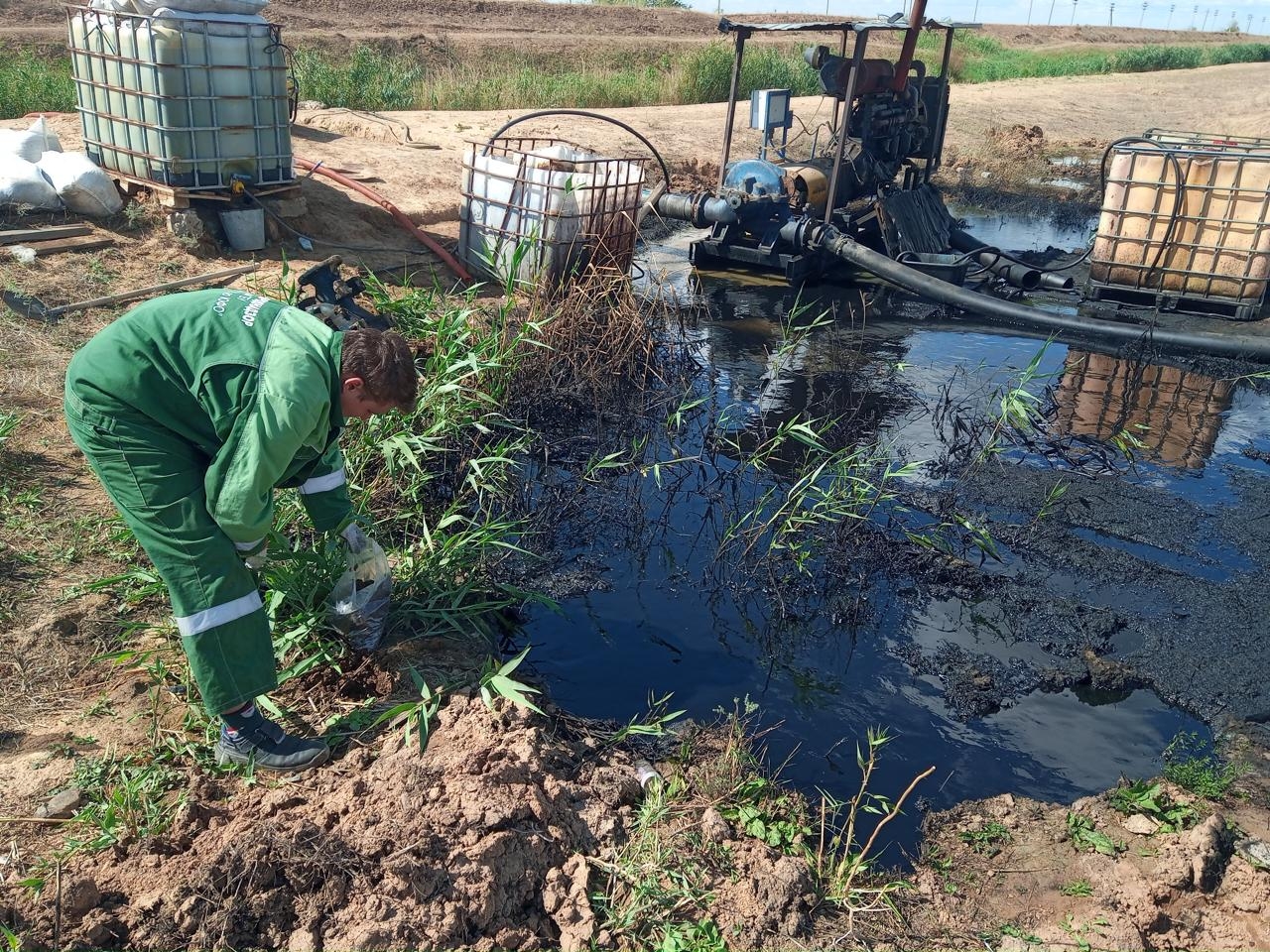 Более 200 тысяч рублей ущерба нанес разлив нефтепродуктов почвам Волгоградской области