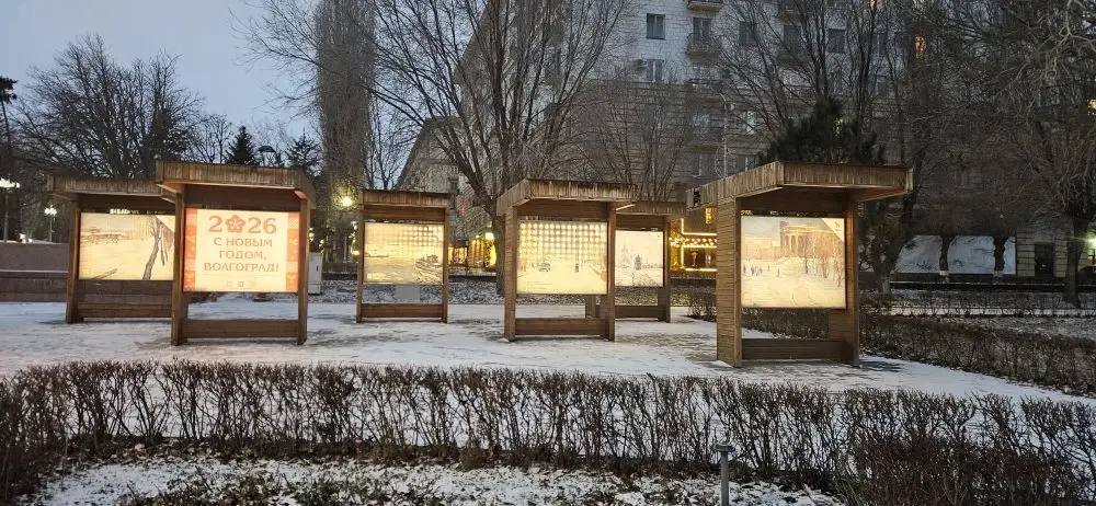 Музей Машкова открыл выставку «живых картин» на Центральной набережной Волгограда