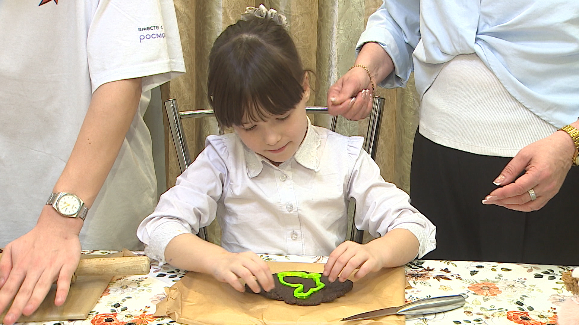 Сладости с душой: волгоградская семья поделилась рецептом новогоднего имбирного печенья