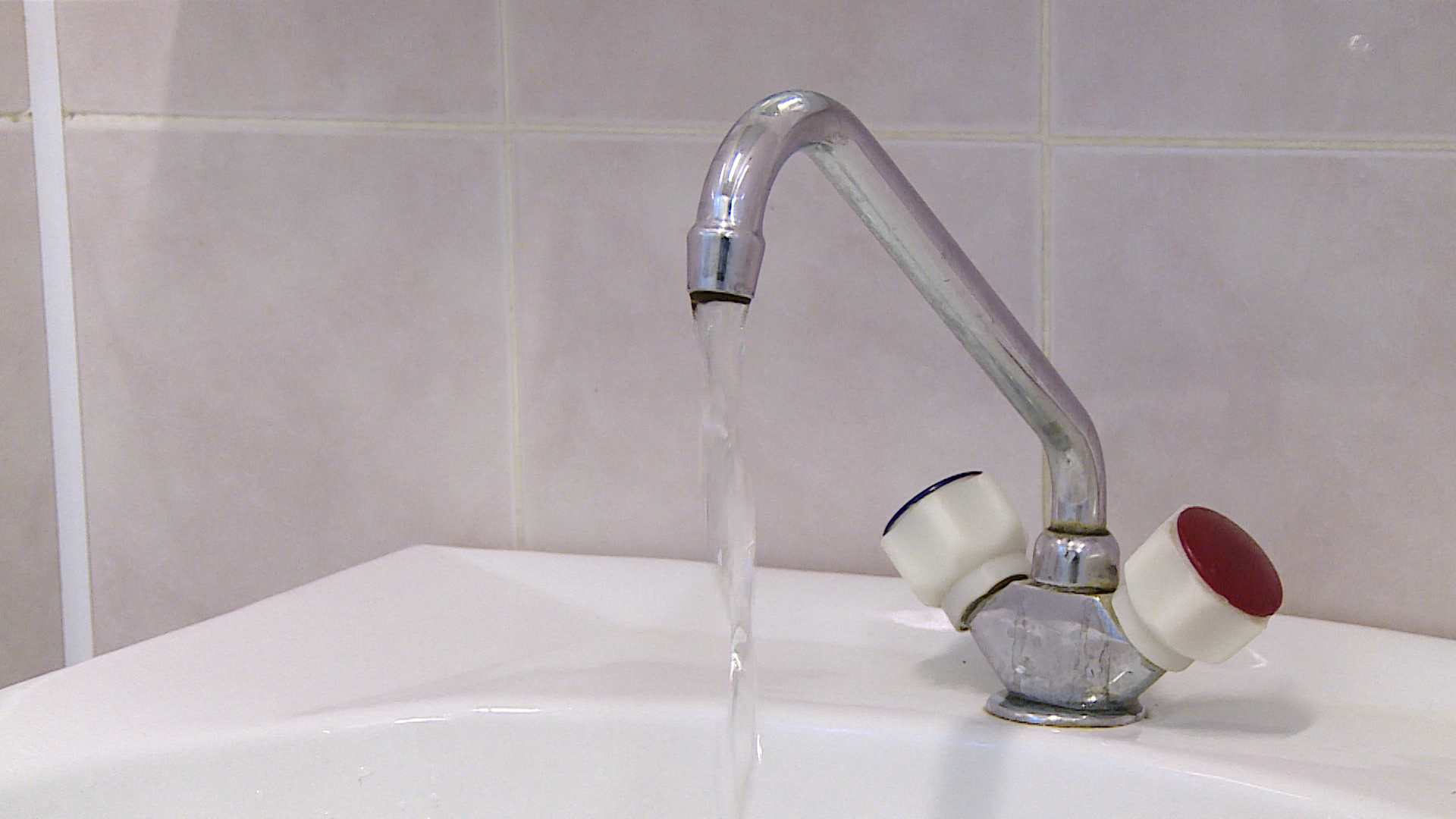 Жителям Краснооктябрьского района Волгограда вернули воду после ремонта