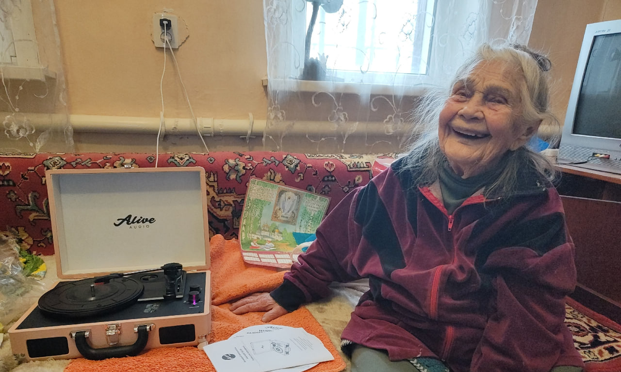 Жители Волгограда сделали подарок 102-летней Евдокии Косаревой