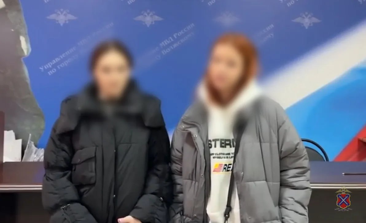 Задержана молодежь, которая избила ногами новогодние декорации в Волжском