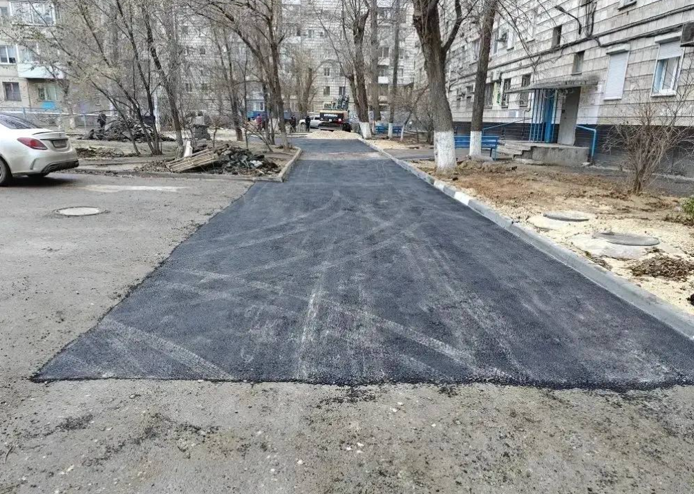 В Волгограде заново положили 40,5 тысячи «квадратов» асфальта