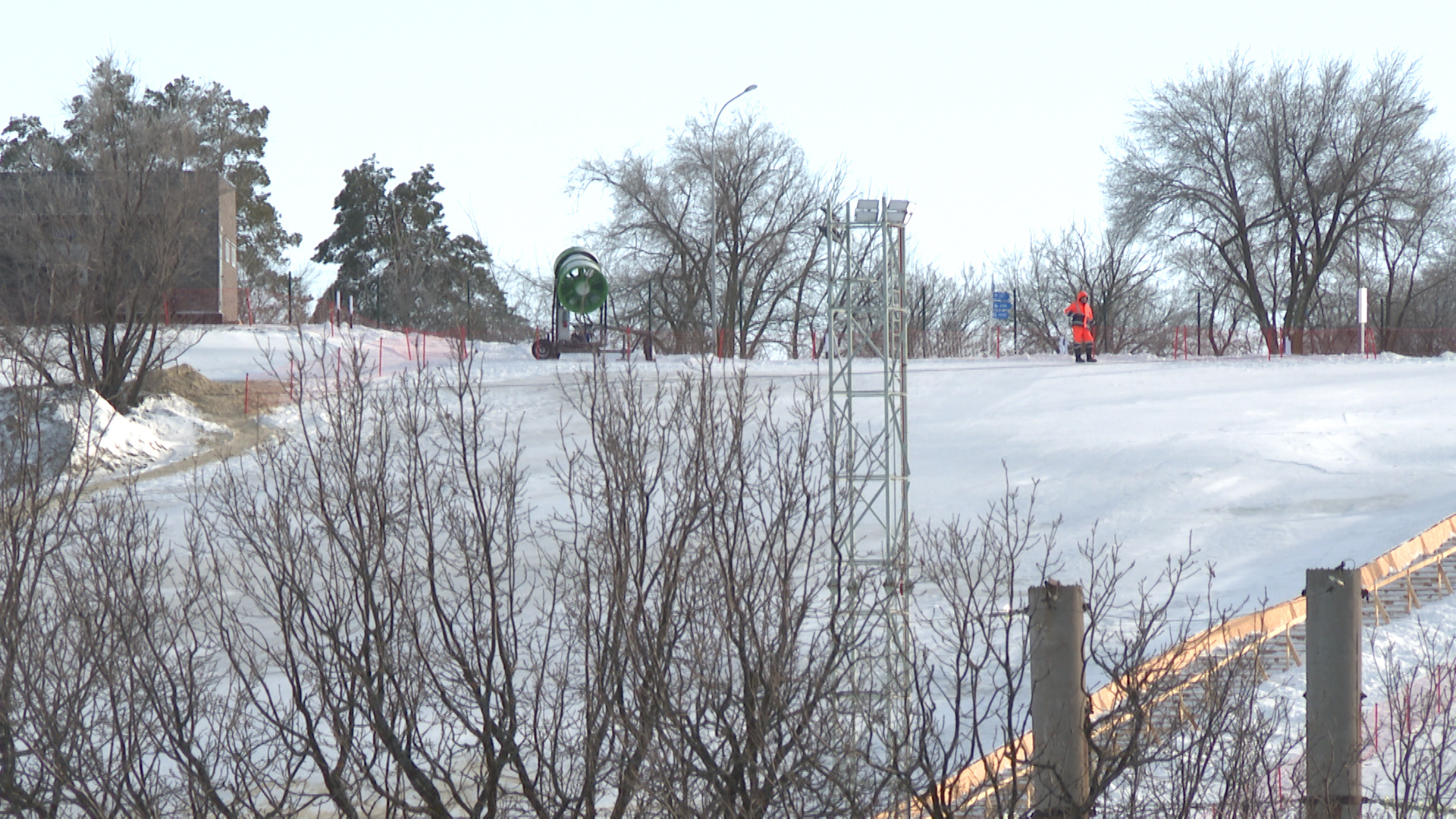 Шум от несмолкающих снегогенераторов мешает жителям Горной Поляны в Волгограде