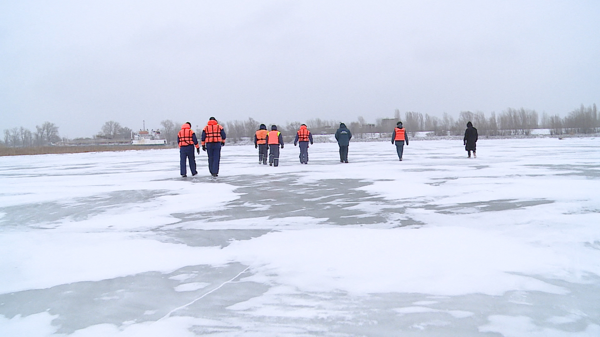 Сотрудники ГИМС МЧС напомнили волгоградским рыбакам о мерах безопасности