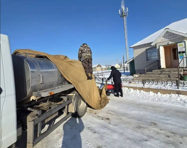 В селе Заплавном Волгоградской области развернули пункт выдачи воды из-за аварии на водозаборе