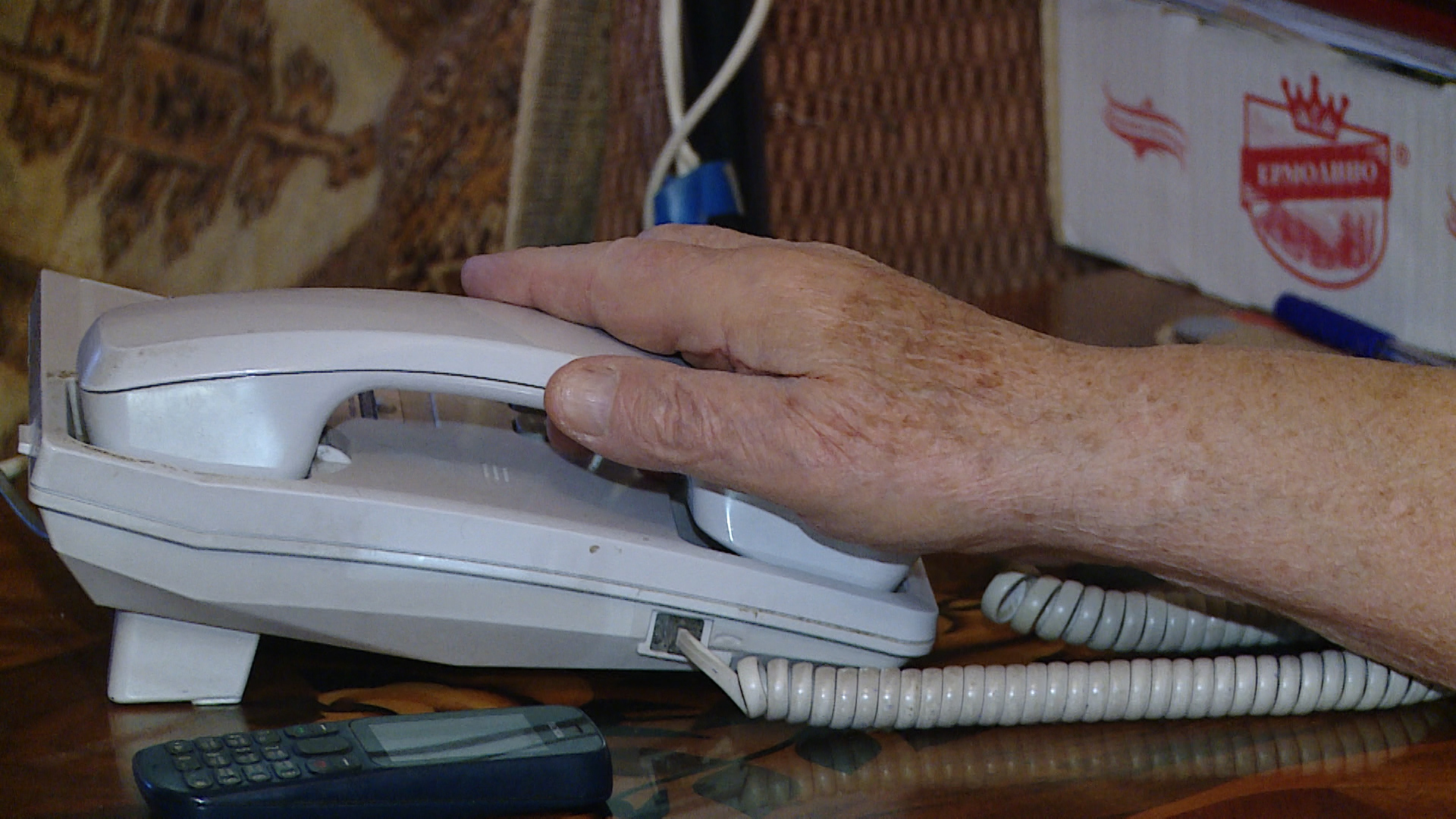 Под Волгоградом родственница убедила пенсионерку не переводить мошенникам деньги