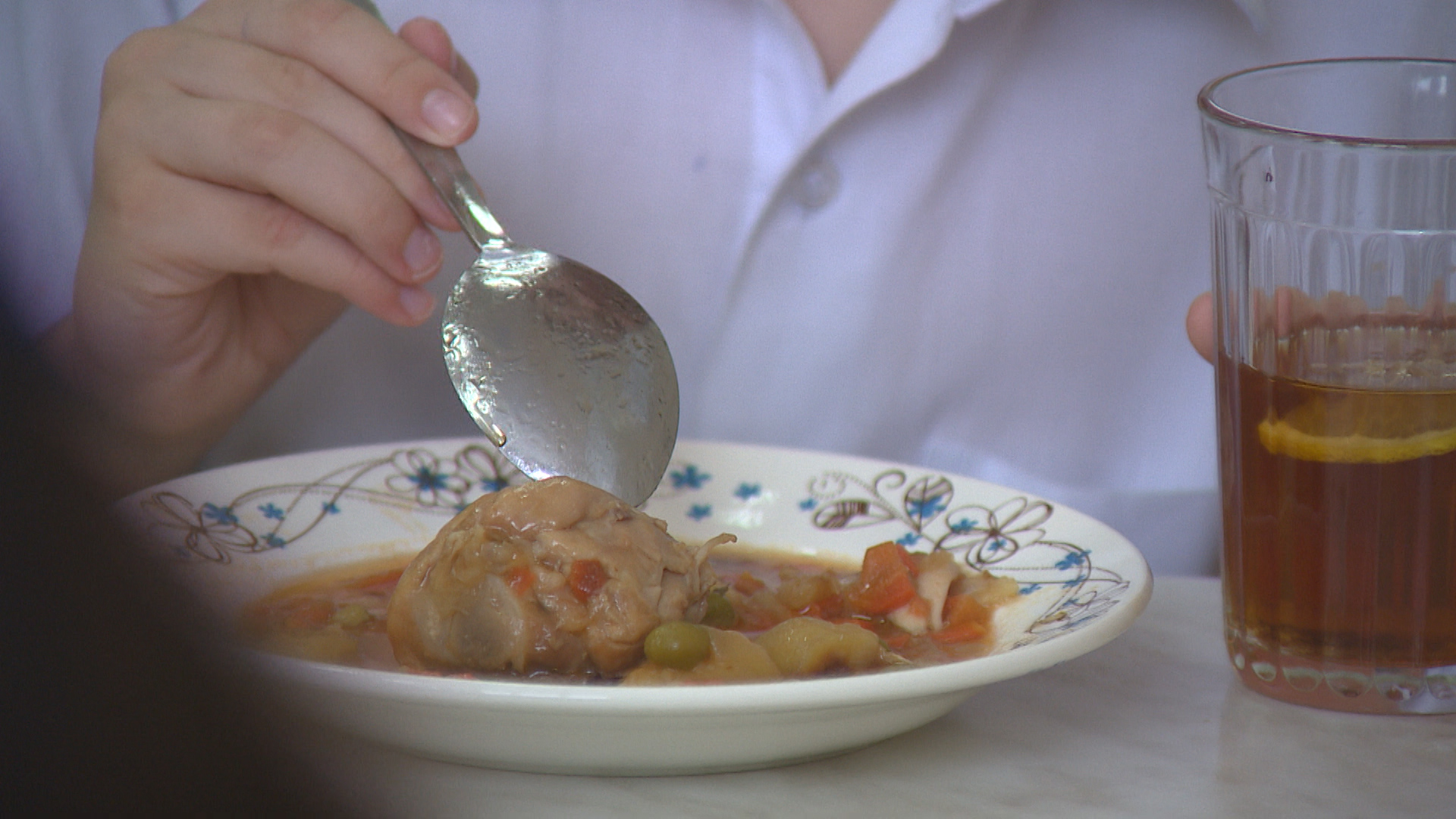 В школе Волгограда решают вопрос о проблемах с питанием после обращения к Путину