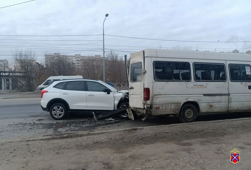 В Волгограде 12-летний пассажир маршрутки пострадал в ДТП