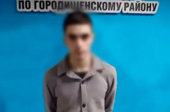 Под Волгоградом курьер маркетплейса украл украшения на 223 тысячи рублей