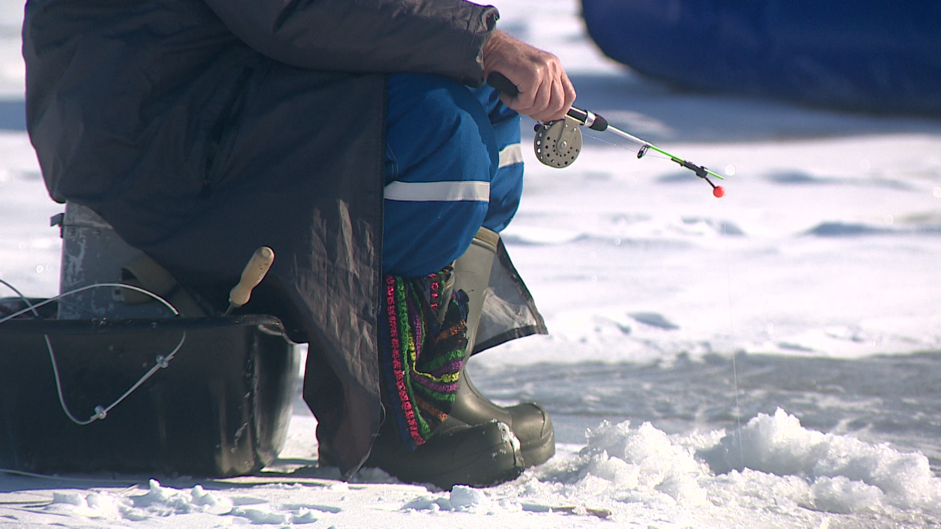 Почти 200 специалистов следят зимой за безопасностью на воде в Волгоградской области