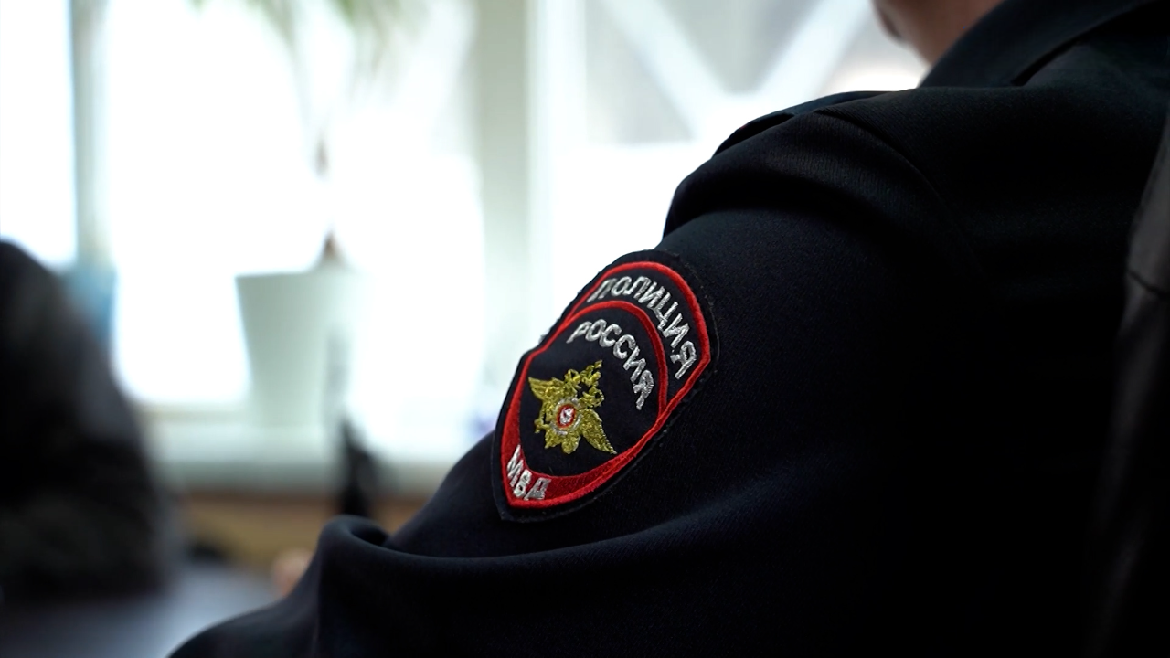 В Волгограде житель коммуналки внезапно накинулся с ножом на соседа