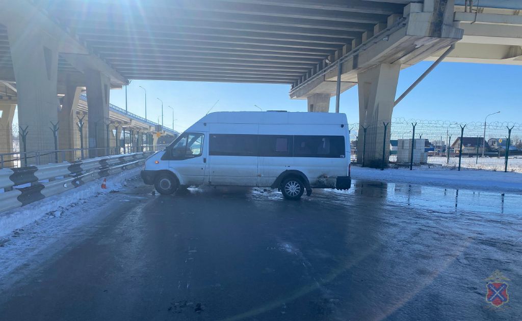 В Волгоградской области трое пассажиров автобуса пострадали в ДТП