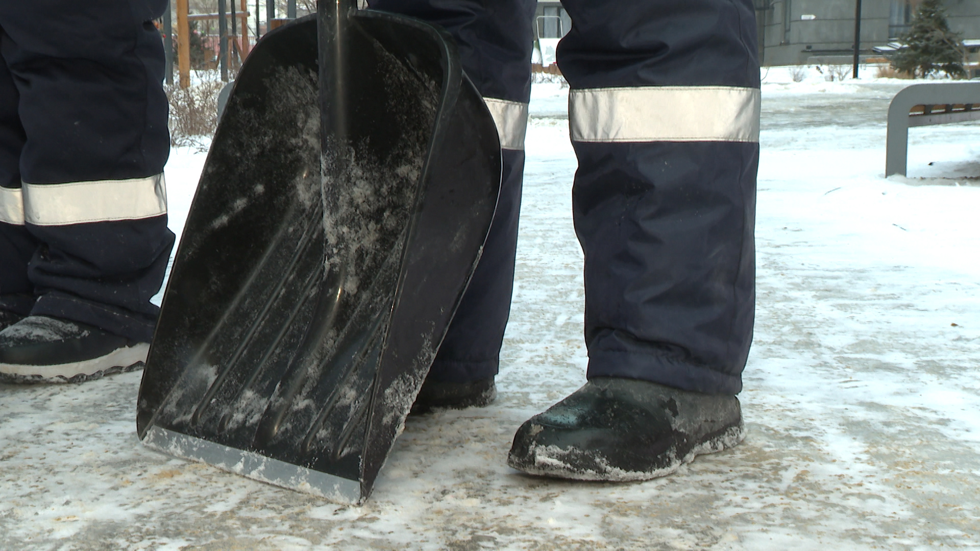 В Волгограде выявили 120 нарушений УК при расчистке дворов от наледи и снега