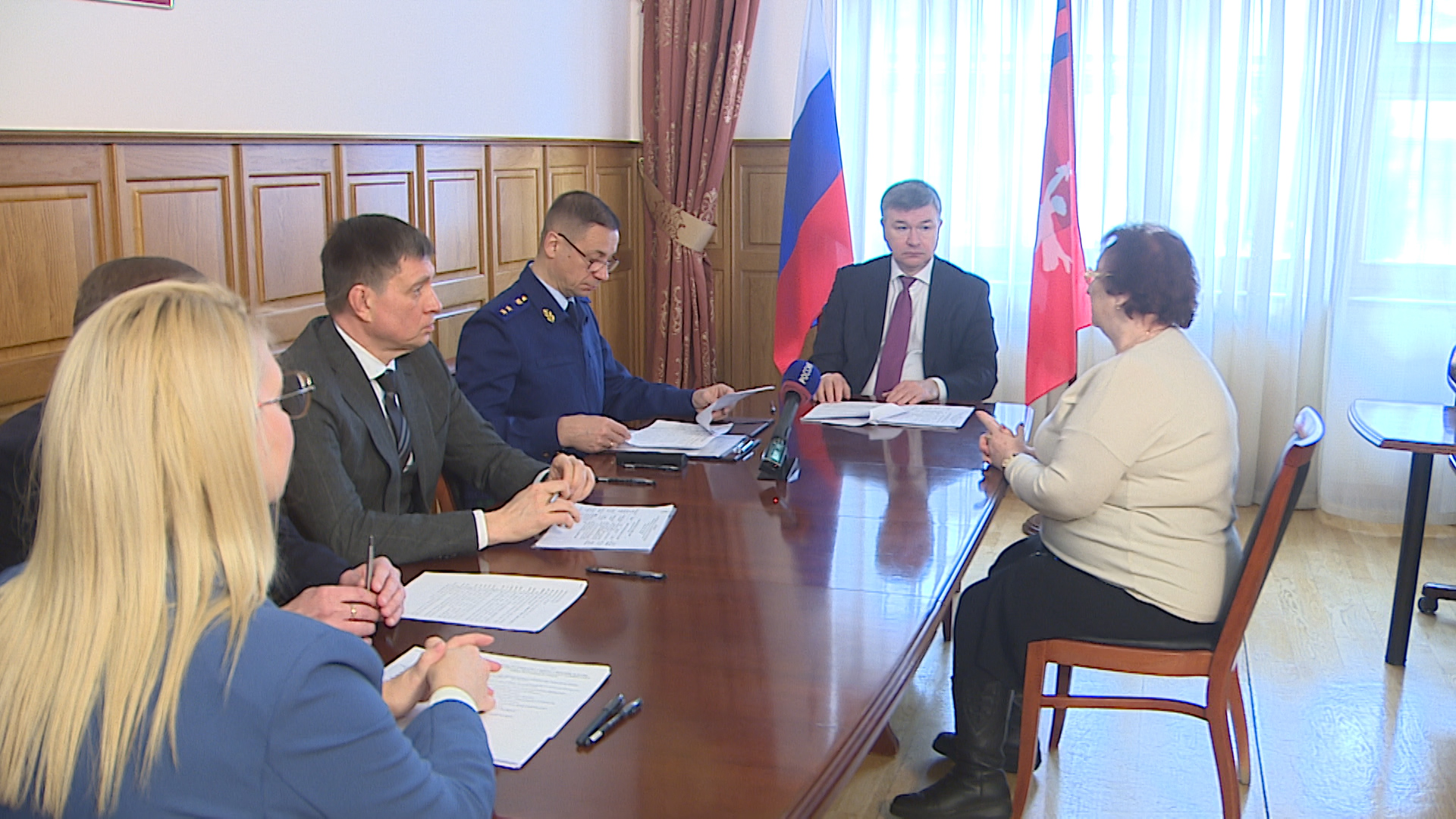 Прием волгоградцев провел главный федеральный инспектор по региону Дмитрий Сафонов